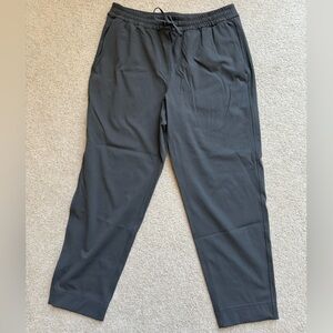 Lululemon tapered 7/8 trouser like new